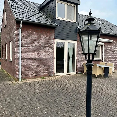 Semesterbostad B&k Het Hoenveld