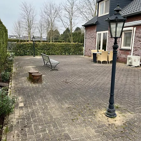 B&k Het Hoenveld Nyaraló